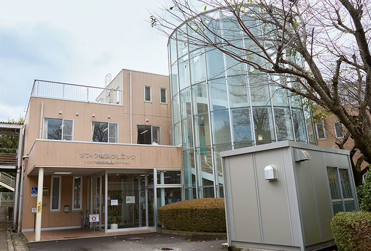 複数診療科を一か所で。治療から介護にもシームレスなケアを提供